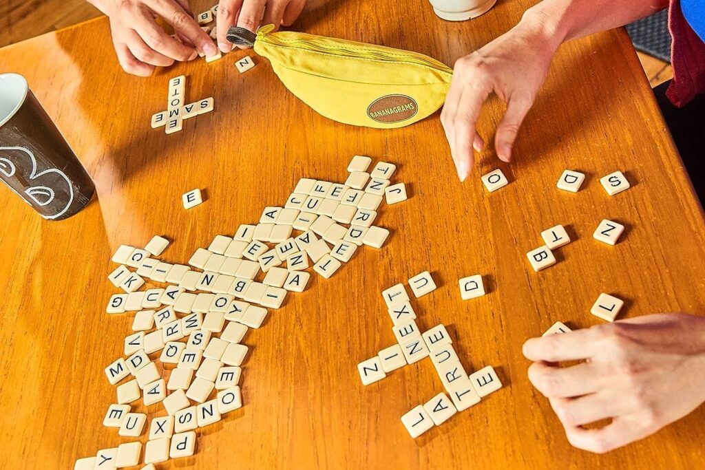 bananagrams, family game
