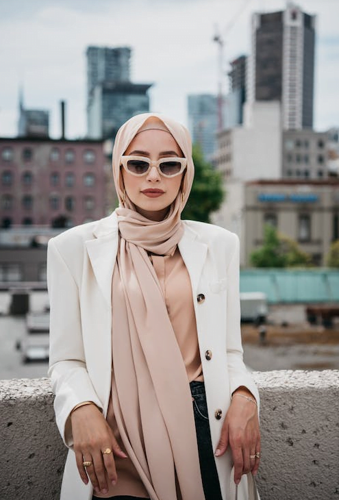 woman wearing loose style hijab